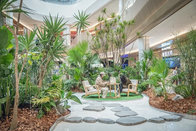 商场室内植物美陈景观，城市里的绿色小森林