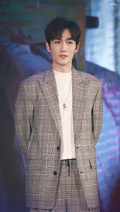 朱一龙齐衡  #朱一龙知否知否应是绿肥红瘦# &lt;br/&gt;『朱一龙齐衡 zyl』&lt;br/&gt;昨天知否活动上朱一龙太好看了&lt;br/&gt;有君子兮 见之不忘 &lt;br/&gt;一日不见兮 思之如狂  &lt;br/&gt;期待今晚#知否# 小公爷上线(´｡• ᵕ •｡`) ♡&lt;br/&gt;朱一龙冲鸭&lt;a class=&quot;text-meta meta-mention&quot; href=&quot;/c6bikeveubg/&quot;&gt;@朱一龙&