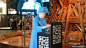 英女王发推文：the Queen sends her first tweet through @BritishMonarchy account (BBC)女王的推特账户是“@英国王室”