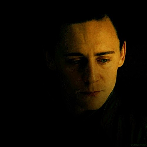 汤姆·希德勒斯顿 Tom Hiddles...