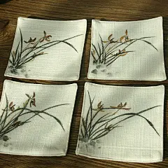 【水墨兰花隔热垫】纯天然麻布朴实温馨，干净环保，是极具生活气息的艺术品；原创手绘与水墨风格结合，让每一款都独一无二，成为生活中的美好。￥9.8
