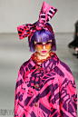 Zandra Rhodes - Prêt-à-porter - Automne-hiver 2012-2013...万圣节标准参考，从头到脚，从里到外，公主、女巫、女王陛下。。。