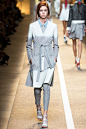 Fendi(芬迪)于米兰时装周发布2015春夏高级成衣系列-高级成衣-T台秀场频道-中国品牌服装网