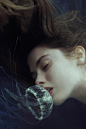 Marta Bevacqua 人像摄影作品【silence】 #头像参考# #绘画参考# #欧美唯美# #小清新# #水下摄影# #五官参考#