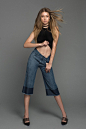 吉吉·哈迪德 (Gigi Hadid) 1995年4月23日生于美国洛杉矶，是美国新生代模特和电视名人。2014年，吉吉·哈迪德被《体育画报》评为模特新秀之一。 欧美 街拍 维秘 超模