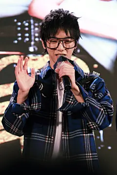 #华晨宇##华晨宇天籁之战# 
20171015天籁之战发布会
连续2天的火星演唱会后，怅然若失
幸好今天又能看到你
纵然辛苦疲惫，却不见你丝毫懈怠
你就是我心里，最好的那个你
@华晨宇yu ​​​​