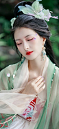 清水芙蓉
采集@别致的七
cr：美人赋