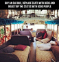 买一辆旧巴士，放上几张大床，跟你的亲人或朋友一起去旅行吧！