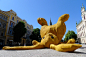 「 Big Yellow Bunny 」

Florentijn Hofman   

如果这是某人的毛绒玩具，我们有点担心它的主人回到瑞典城镇广场找它是怎样一副景象。 荷兰艺术家Florentijn Hofman 和工匠制作了这个巨大的13米高的黄色兔子，大兔子的存在改变了整个城市的景象，使人们可以以一种新的角度来发现这个城市的创意与 ​​​​...展开全文c
