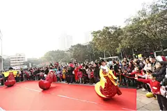 梦回大唐！龙湖重庆时代天街用灯光美陈再现盛唐庙会！ | 夜空彩虹 : 春节很快就要来了，夜空彩虹作为龙湖重庆时代天街7周年活动的统筹策划方，我们为它策划了一场精彩的7周年庆——&quot;梦回大唐&quot;大型庙会活动！今天，就为大家介绍此次活动中的精彩细节，看看我们是如何用灯光美陈完成为重庆天街打造专属&quot;庙会名片&quot;，进而实现引爆客流，刺激消费的目标任务。