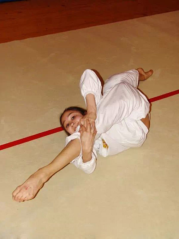 在日本留学的华人女孩练习柔术如此勇敢