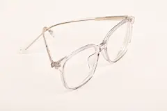 白底近视眼镜护眼爱眼日近视眼摄影图