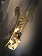 法国塞奴仕美术馆藏西汉：鎏金螭虎饰件一对。