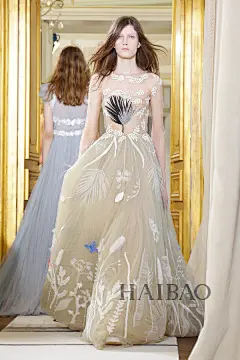 亦真亦假的视觉盛宴！夏帕瑞丽 (Schiaparelli) 2018春夏高级定制秀，海报网带你亲临2018春夏高定时装周