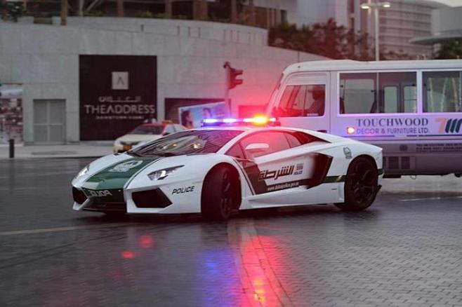迪拜警车。。