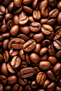 烘焙过的咖啡豆摄影图