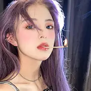 不及你一人暖”