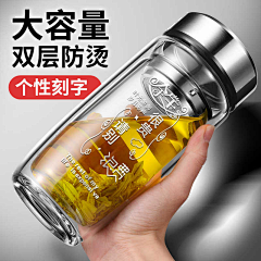 螃蟹和鱼采集到玻璃杯