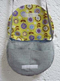 Easy 70's handbag tutorial. It includes a printable pattern. #bag #purse #sewing. Free!