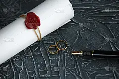 两个破碎的金婚戒指离婚判决书。离婚及分居概念