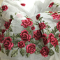 新品立体欧根纱蕾丝玫瑰红刺绣裙子布料 单边绣花蓬蓬裙面料包邮-淘宝网