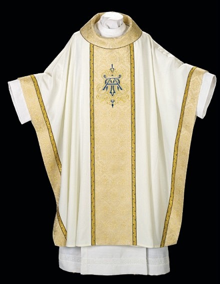 过去一套司铎完整的祭衣(按穿着顺序从前到...