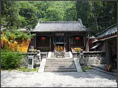 b 山路弯弯十八盘 climbing the tai mount