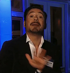 #robert downey jr#噗！妮妮的名片上沒有寫名字，寫著“you know who i am”果然馬叉蟲！2333（Source: robertdowneyjrgif）