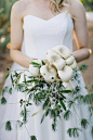 采呀采呀采蘑菇，童趣十足的森系蘑菇婚礼灵感+来自：婚礼时光——关注婚礼的一切，分享最美好的时光。#森系手捧花# #蘑菇# #乡村风手捧花#
