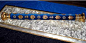 这根蓝色的元帅权杖，蓝色主体以及权杖上的锚标记表示这属于海军元帅。如果这根权杖顶端上的浮雕是潜艇，则意味着这属于邓尼茨元帅。雷德尔元帅的权杖是什么浮雕则不详