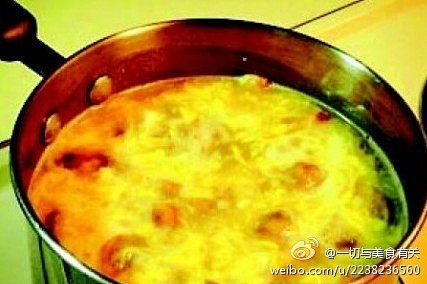 【玉米土豆蘑菇瘦身汤】材料:玉米1个、土...