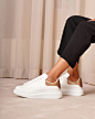 AM17527S-Alexander-McQueen-White-and-rose-gold-classic-sneakers-10_1080x.jpg (1080×1350)