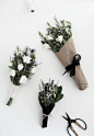 3 Easy Ways to Wrap Flowers - Homey Oh My!