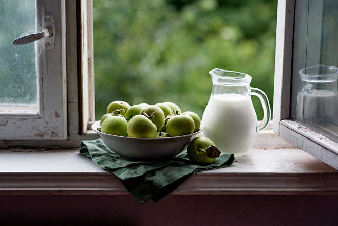 A plate of apples by...