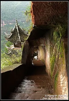 阴雨绵绵走蜀南