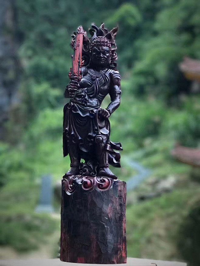 不动明王”，亦谓之不动使者。“不动”，意为誓愿，乃指慈悲心坚固，无可撼动， “明”者，乃智慧之光明，“王”者，驾驭一切现象者 ...