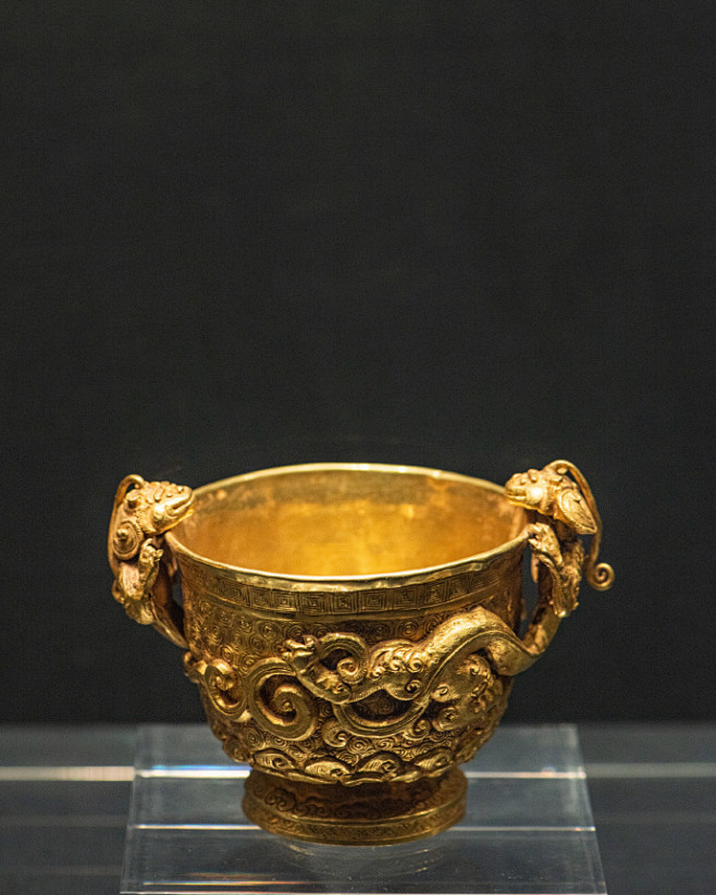 贵州省博物馆藏南宋螭首金杯南宋公元11271279年金器2014年贵州遵义杨