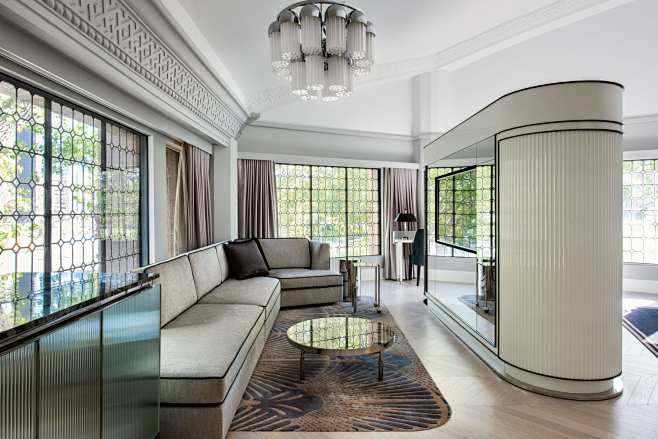 The Royce Hotel in S...