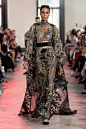 Elie Saab Fall 2019 Couture Fashion Show : The complete Elie Saab Fall 2019 Couture fashion show now on Vogue Runway.
