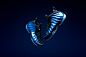 Nike Air Foamposite One XX ‘Royal’ 即将正式发售。为庆祝Air Foamposite One 20周年，蓝喷首先复刻回归，这场开年大戏，你准备好了吗～images via Sneaker Politics
配色：Dark Neon Royal/Black-White
发售日期：January 26, 2017
售价：$230
货号：895320-500 ​ ​​​​