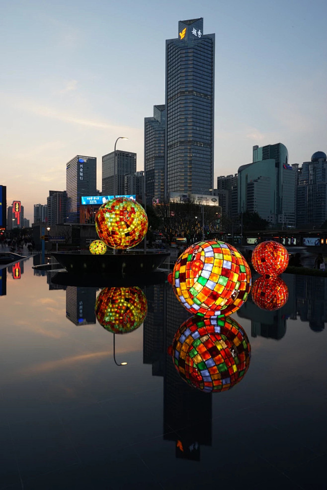 灯光(975图)_@Caravaggio718收集_花瓣建筑设计Rising Sun，Cosmo Jewelry，Parc Central ...
