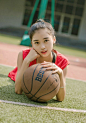 玩篮球的校园美女气质阳光休闲写真