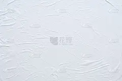 空白白色皱巴巴的纸海报纹理背景