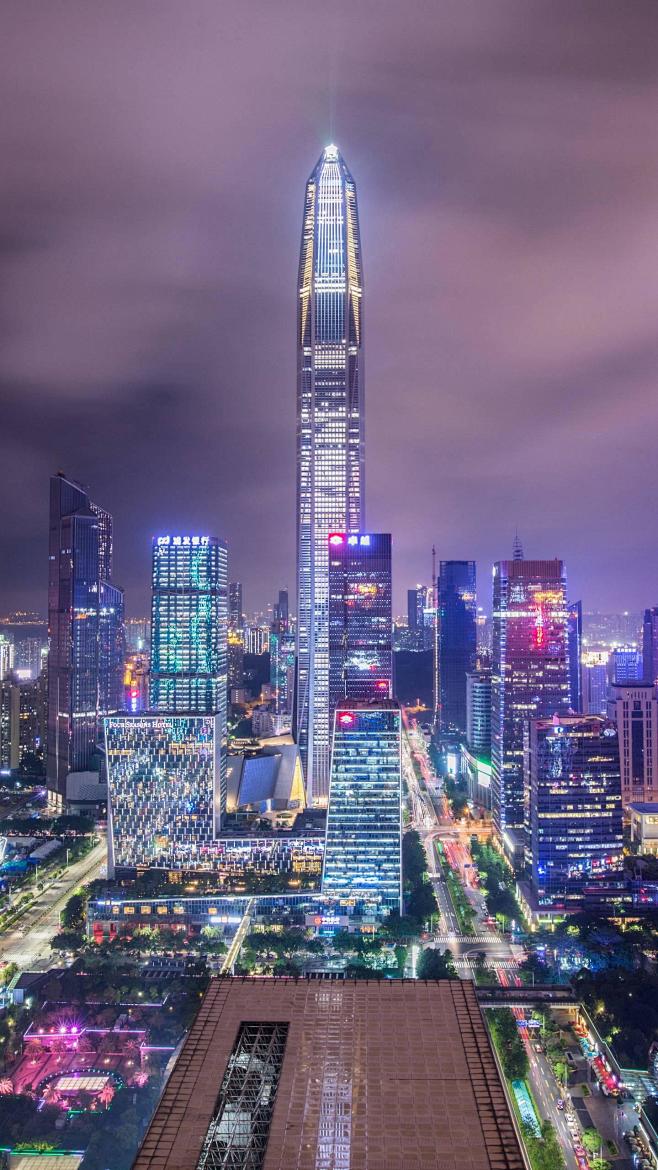 深圳是座年轻的城市，夜景更是其活力的见证...