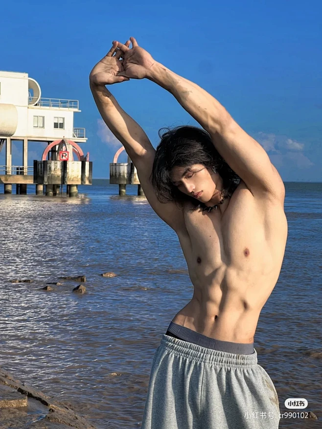 上身——抬手时对于胸肌的拉伸-花瓣网