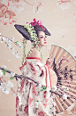 紫陌百首，极目远眺，彼岸花开，千里烟波寒声翠，枝上柳绵吹又少，漫遍纷争依依芳草。