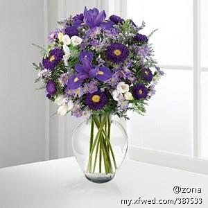 以紫色为主题的婚礼可以选择这种形状和花种...