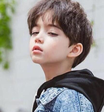 美颜暴击！高颜值混血男孩太漂亮，网友：吴...
