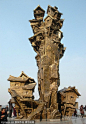 重庆山城吊脚楼雕塑。