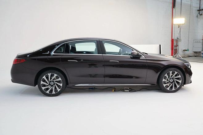 奔驰 E 300 L搭载2.0T+9AT...